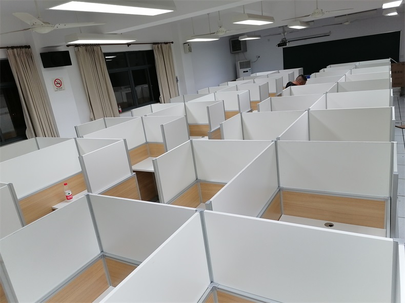 上海大學(xué)市北附屬中學(xué)升降屏風(fēng)語音教室